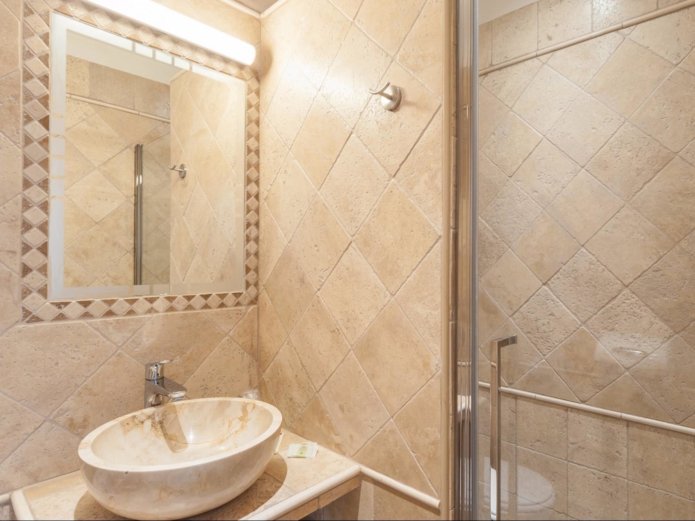 Grand Hotel Bain Comps Grand Hotel Bain Comps