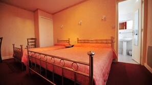 Desk, free cribs/infant beds, free WiFi