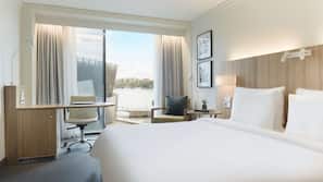 Ropa de cama hipoalergénica, minibar, caja fuerte y escritorio