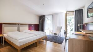 Minibar, Zimmersafe, Schreibtisch, kostenlose Babybetten