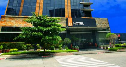 The B Hotel