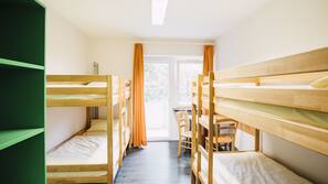Kostenlose Babybetten, kostenloses WLAN, Bettwäsche