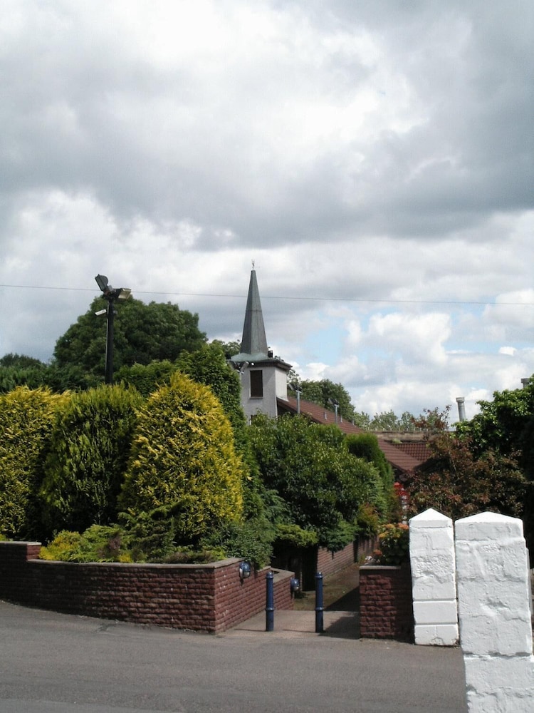 Property grounds, Castlecary House Hotel