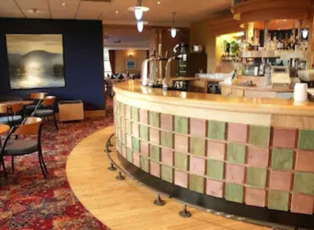 Bar (on property), Castlecary House Hotel