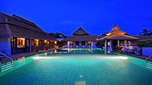 2 piscinas externas