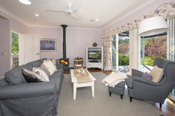 Crystal Creek Meadows Luxury Cottages Deals Reviews Kangaroo