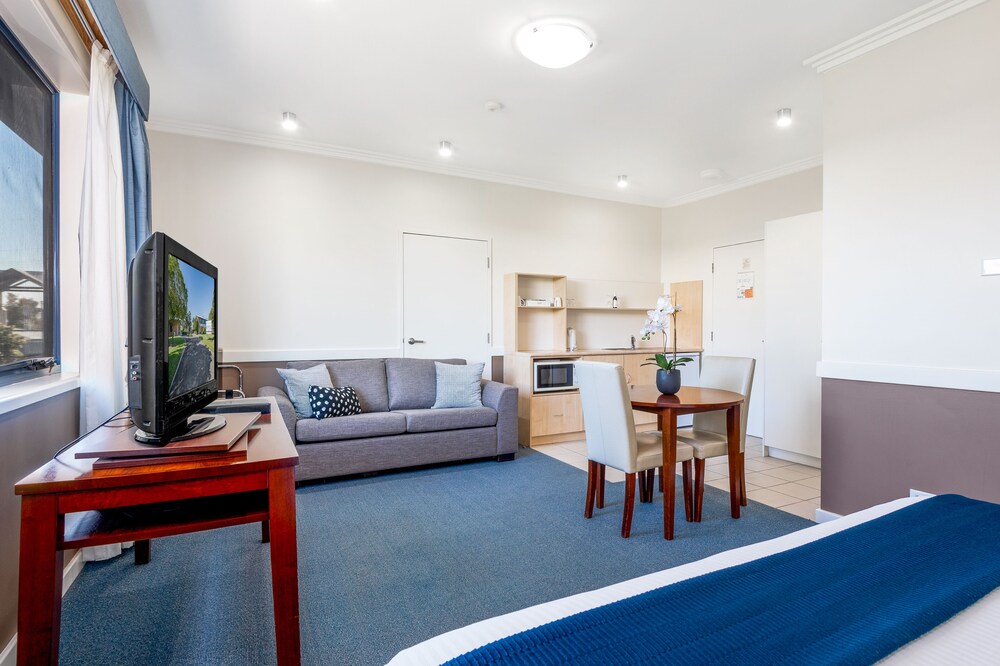 Hawkesbury Race Club Motel