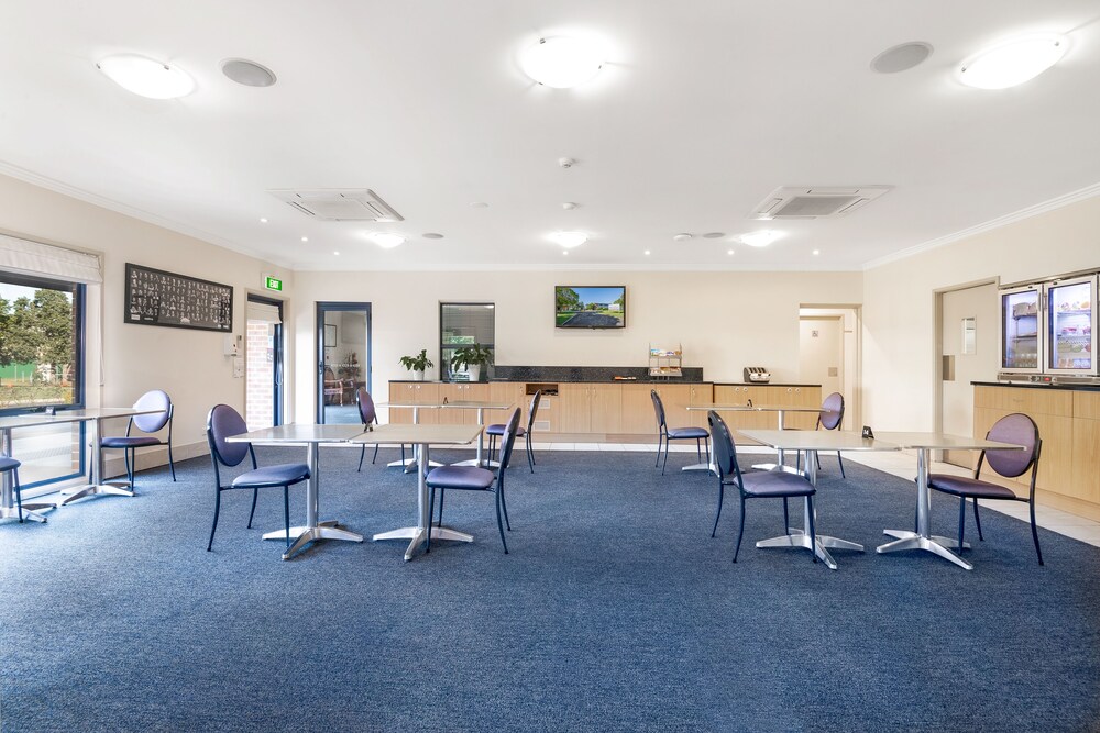 Hawkesbury Race Club Motel