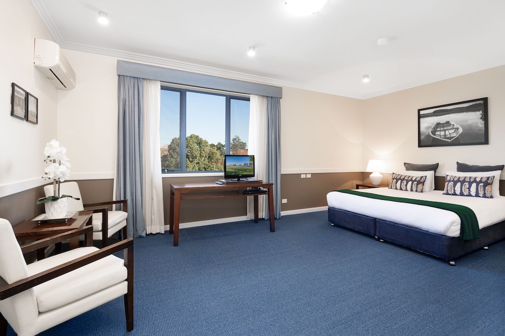 Hawkesbury Race Club Motel