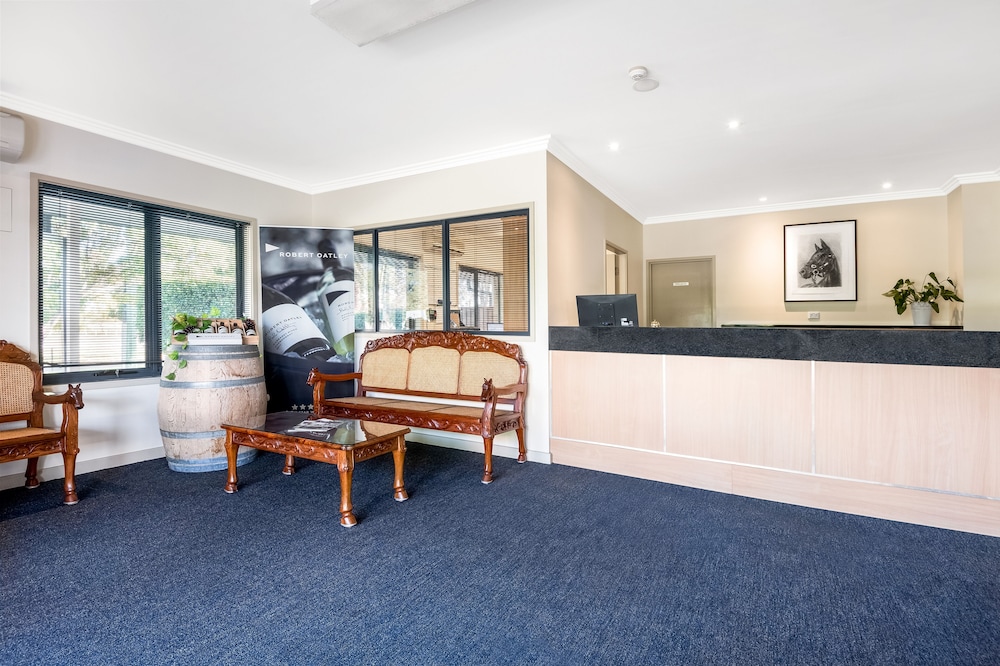 Hawkesbury Race Club Motel