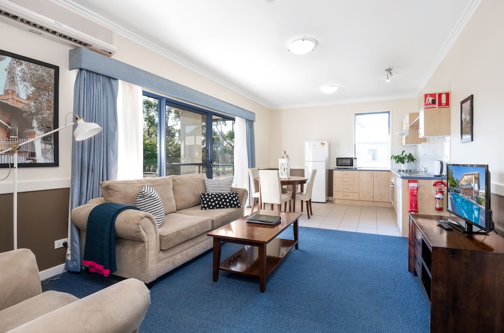 Hawkesbury Race Club Motel