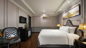 Minibar, in-room safe, individually decorated, individually furnished