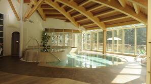 2 piscine coperte, ombrelloni da piscina, lettini