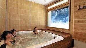 Bain à remous intérieur