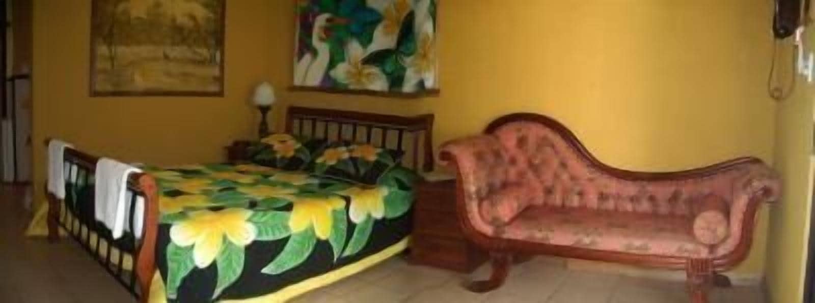 Airlie Beach Myaura Bed and Breakfast