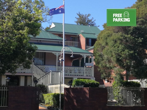 Family Accommodation Brisbane Resorts Wotif Aabon Apartments Motel
