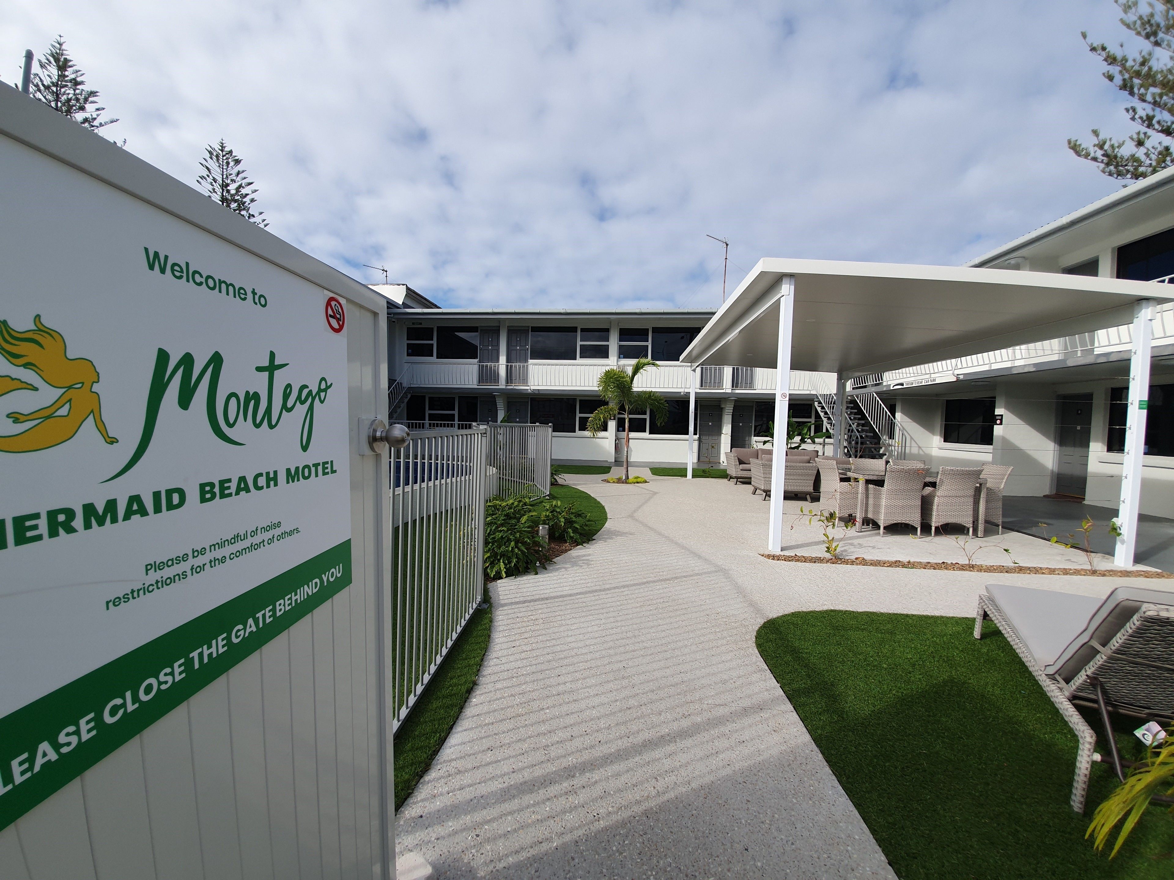 A'Montego Mermaid Beach Motel