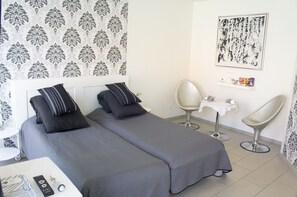 Classic Double or Twin Room | Hypo-allergenic bedding, individually decorated, individually furnished