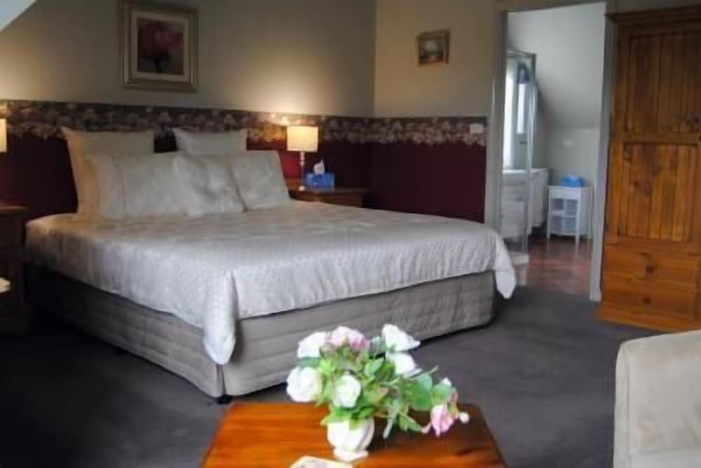 Canadian Lodge Bed & Breakfast