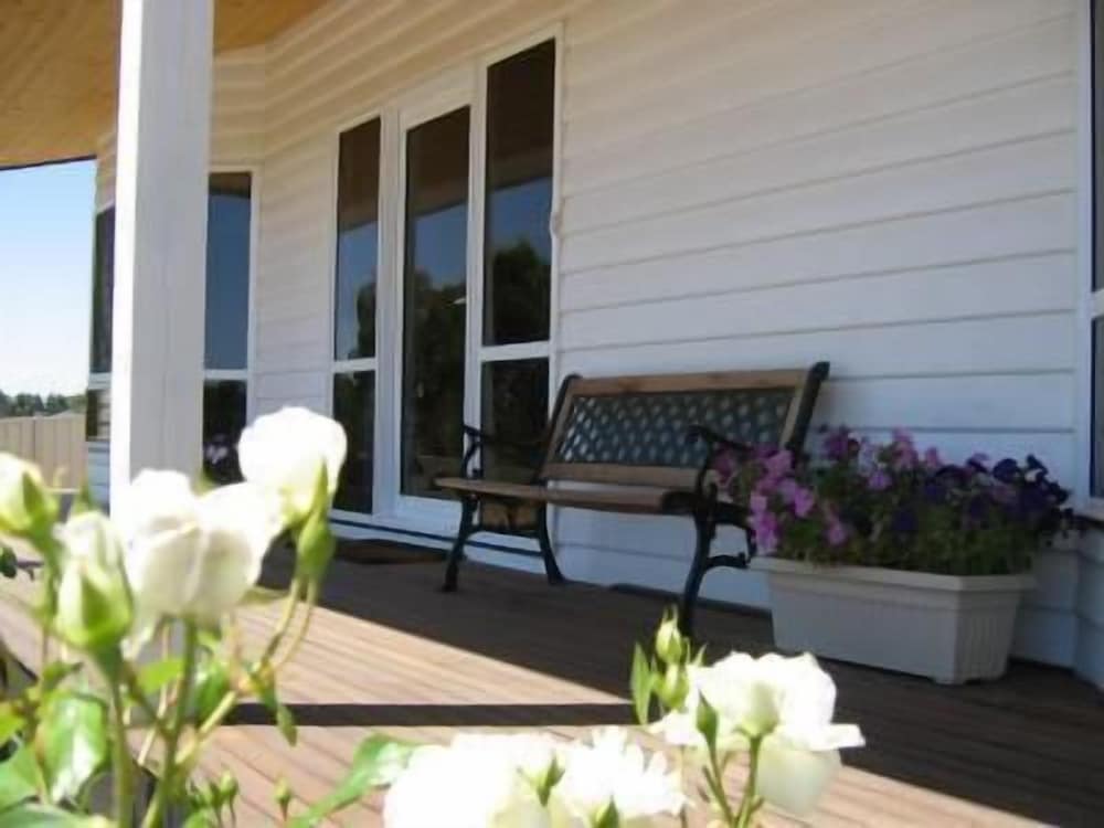 Canadian Lodge Bed & Breakfast