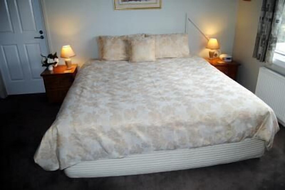 Canadian Lodge Bed & Breakfast