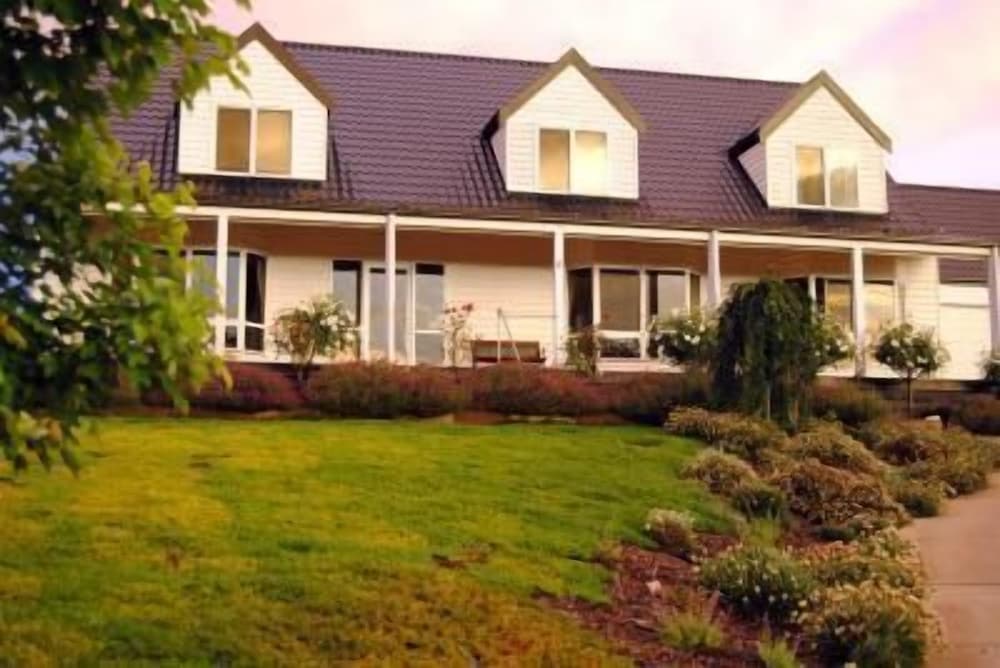 Canadian Lodge Bed & Breakfast