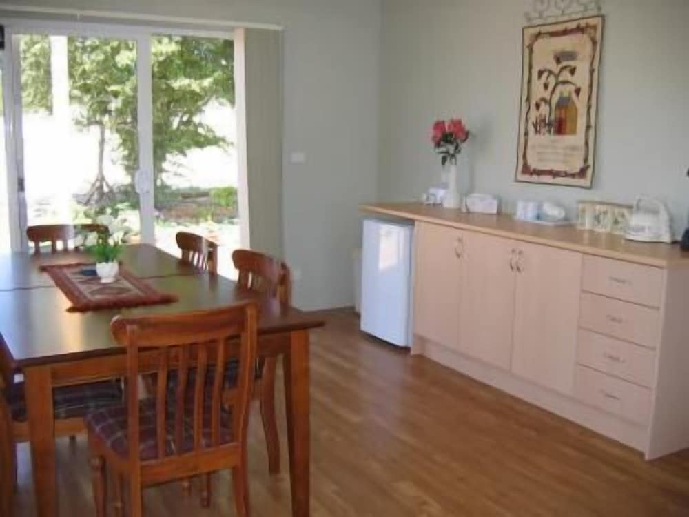 Canadian Lodge Bed & Breakfast