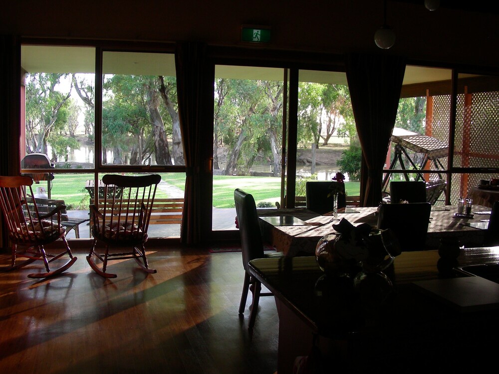 Best's Riverbed & Breakfast