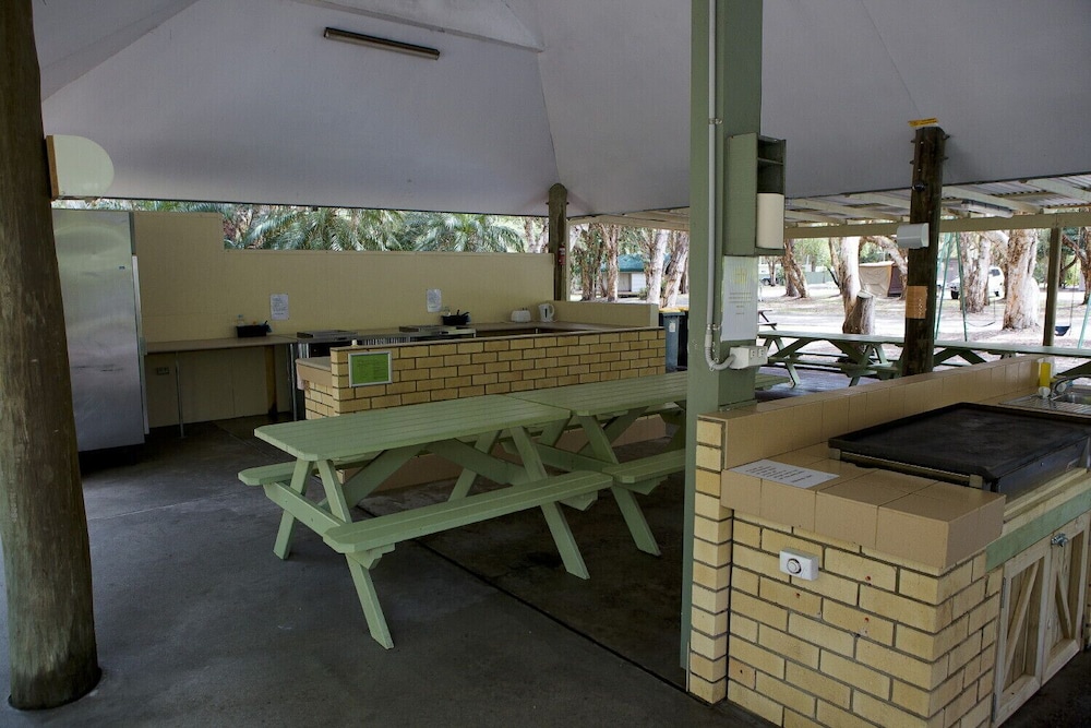 BBQ/picnic area, Ingenia Holidays Bonny Hills