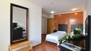 Minibar, caja fuerte, wifi gratis y ropa de cama