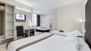 8 bedrooms, minibar, in-room safe, desk