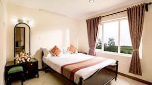 Premium bedding, in-room safe, individually decorated