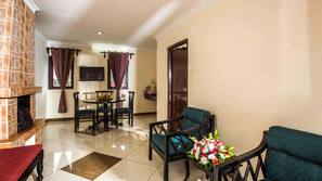 Premium bedding, in-room safe, individually decorated