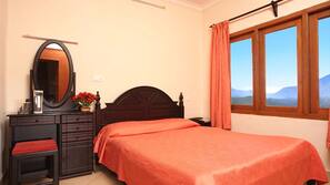 Premium bedding, in-room safe, individually decorated