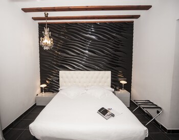 Posada Del Leon De Oro Boutique Hotel Madrid 72 Room Prices