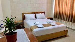 Minibar, cortinas opacas, wifi gratis