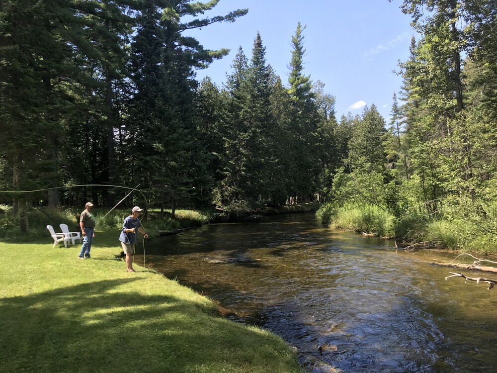 Shadowland River Lodge on Boardman River Pet Friendly Acreage