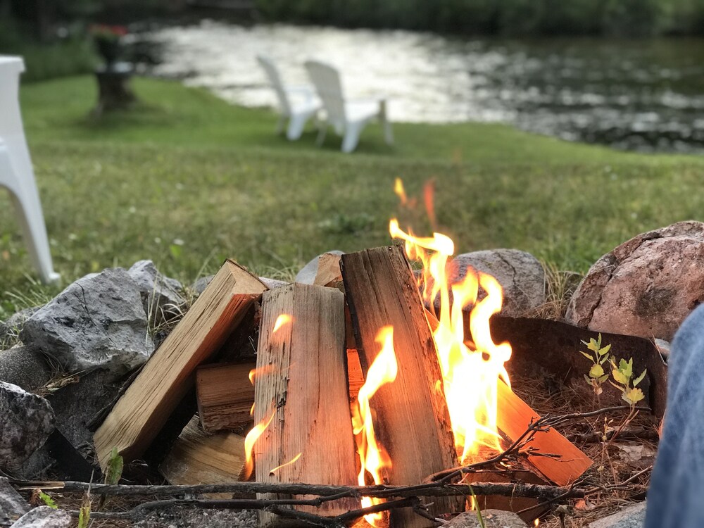 Shadowland River Lodge on Boardman River Pet Friendly Acreage