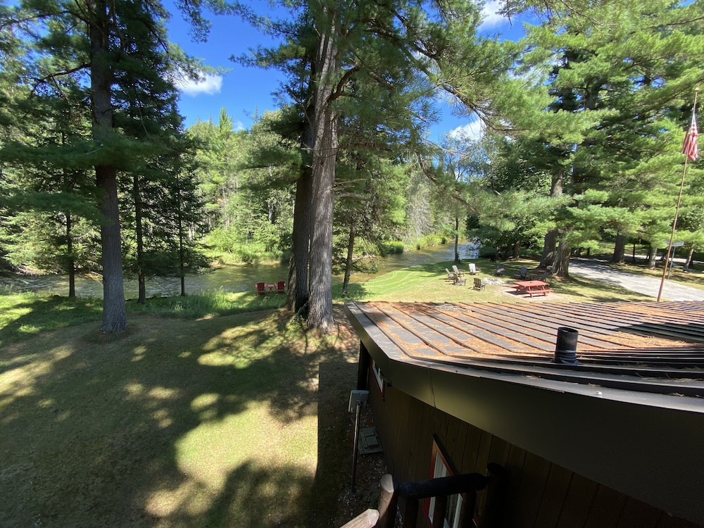 Shadowland River Lodge on Boardman River Pet Friendly Acreage