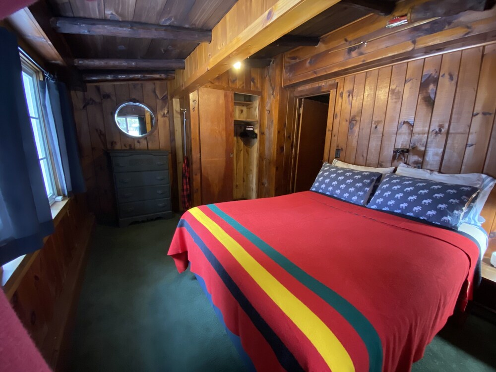 Shadowland River Lodge on Boardman River Pet Friendly Acreage