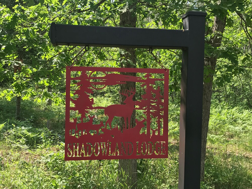 Shadowland River Lodge on Boardman River Pet Friendly Acreage