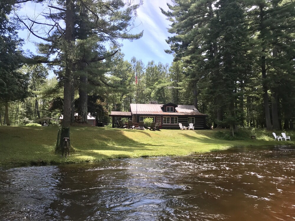 Shadowland River Lodge on Boardman River Pet Friendly Acreage