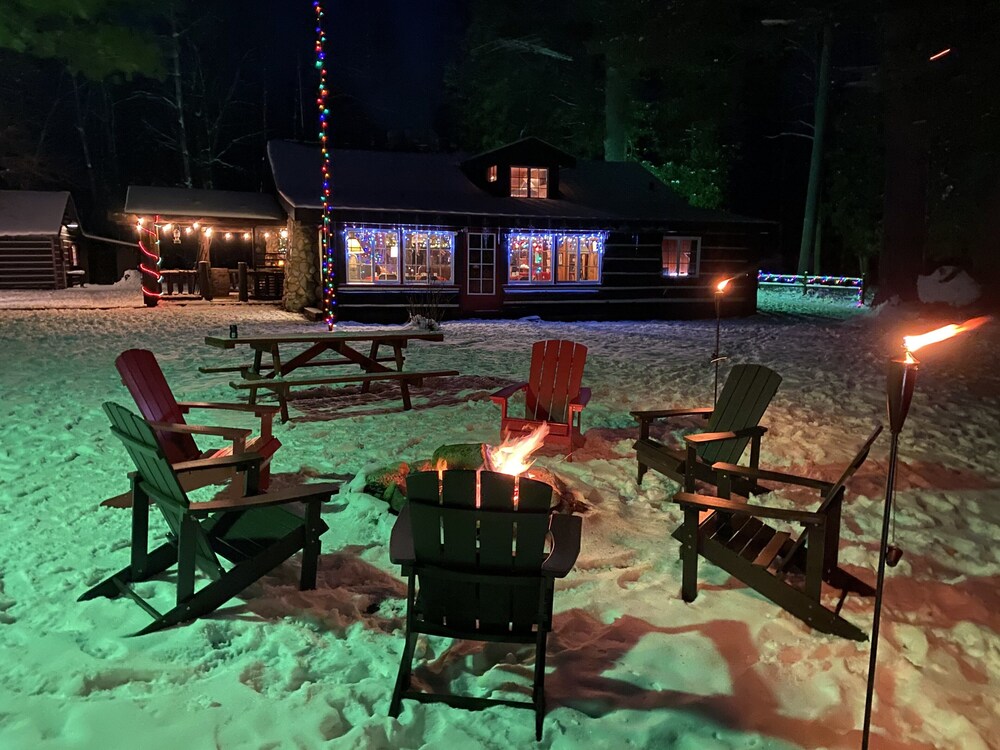 Shadowland River Lodge on Boardman River Pet Friendly Acreage