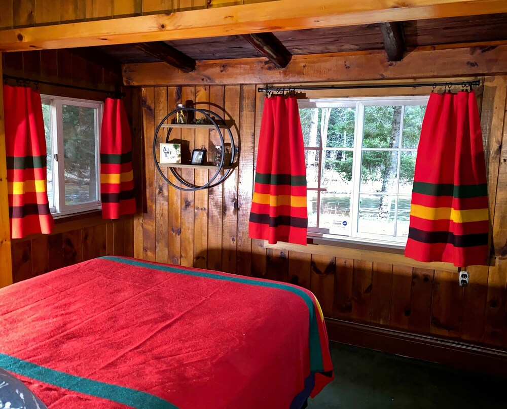 Shadowland River Lodge on Boardman River Pet Friendly Acreage