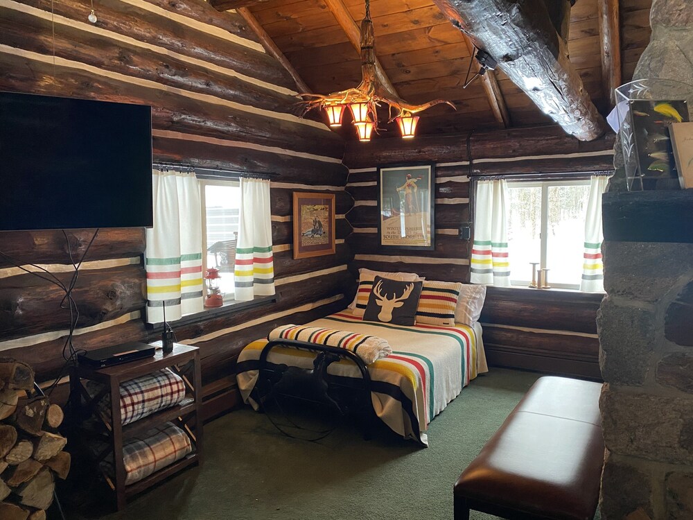 Shadowland River Lodge on Boardman River Pet Friendly Acreage