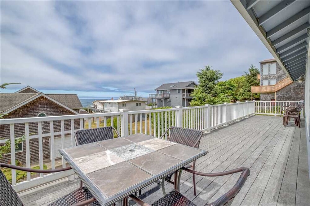 Tides Inn 3 Br 2 Ba House In Lincoln City Sleeps 10 In