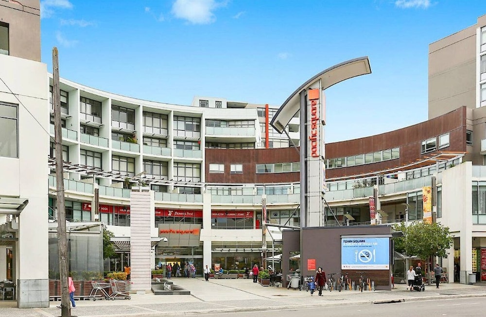 3BR Penthouse above a Shopping Mall