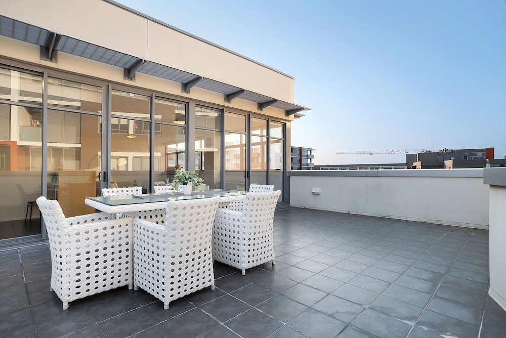 3BR Penthouse above a Shopping Mall