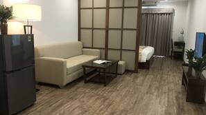 Minibar, két bảo mật tại phòng, bàn