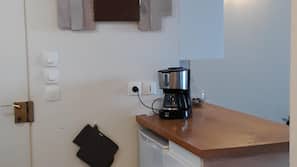 Fridge, microwave, oven, hob